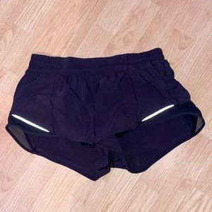 black lululemon hotty hot shorts 2.5